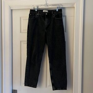 Abercrombie Women’s Curve Love High Rise Mom Jean size 29/8 R color: black